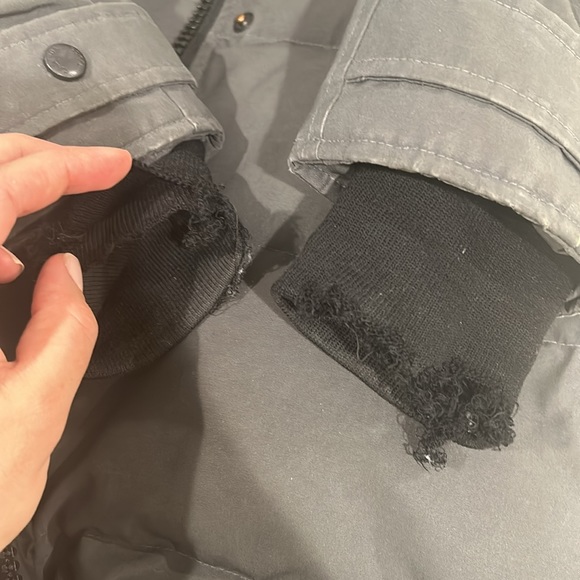 Canada Goose Shelburne parka jacket. Size S/P - Picture 17 of 17